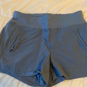 Athleta Trekkie North Short Size 8